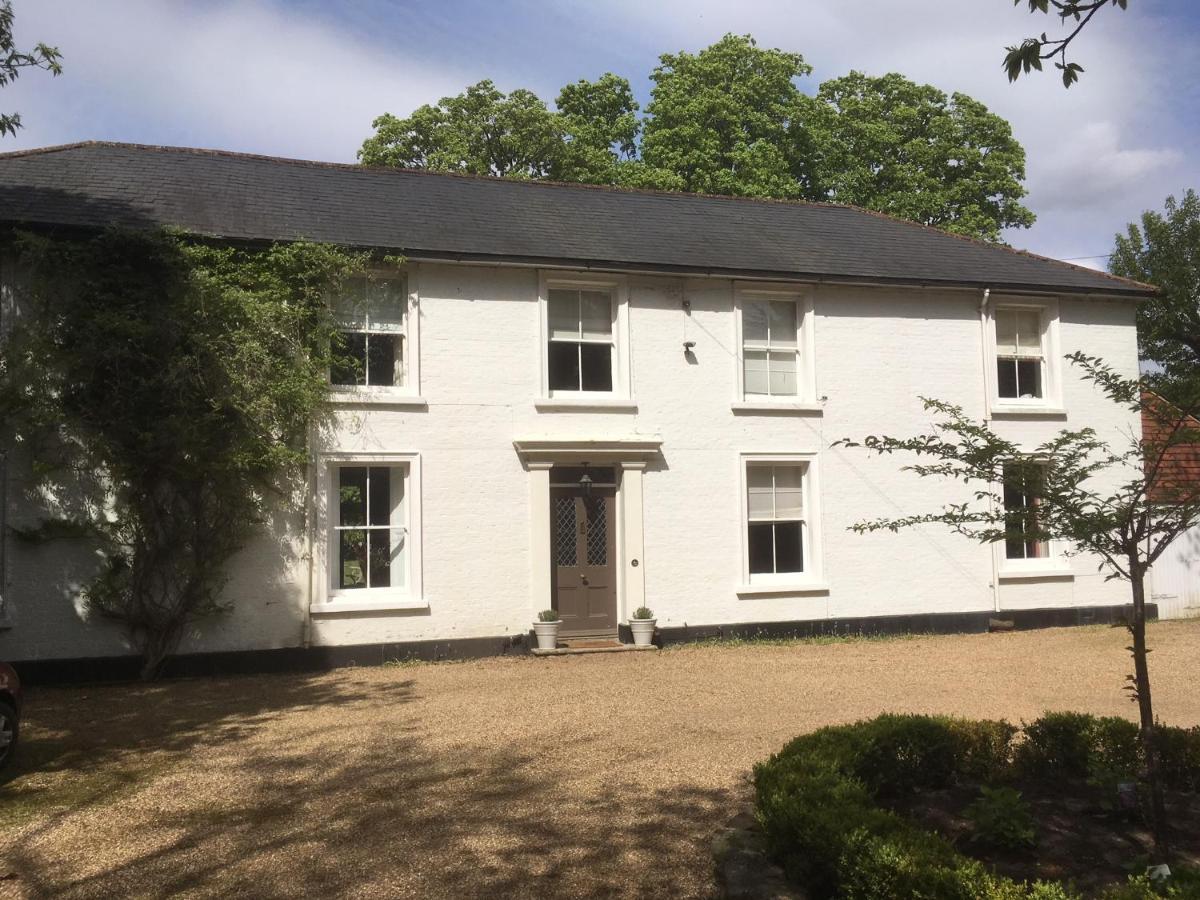 Claremont Coach House Villa Frensham Exterior photo